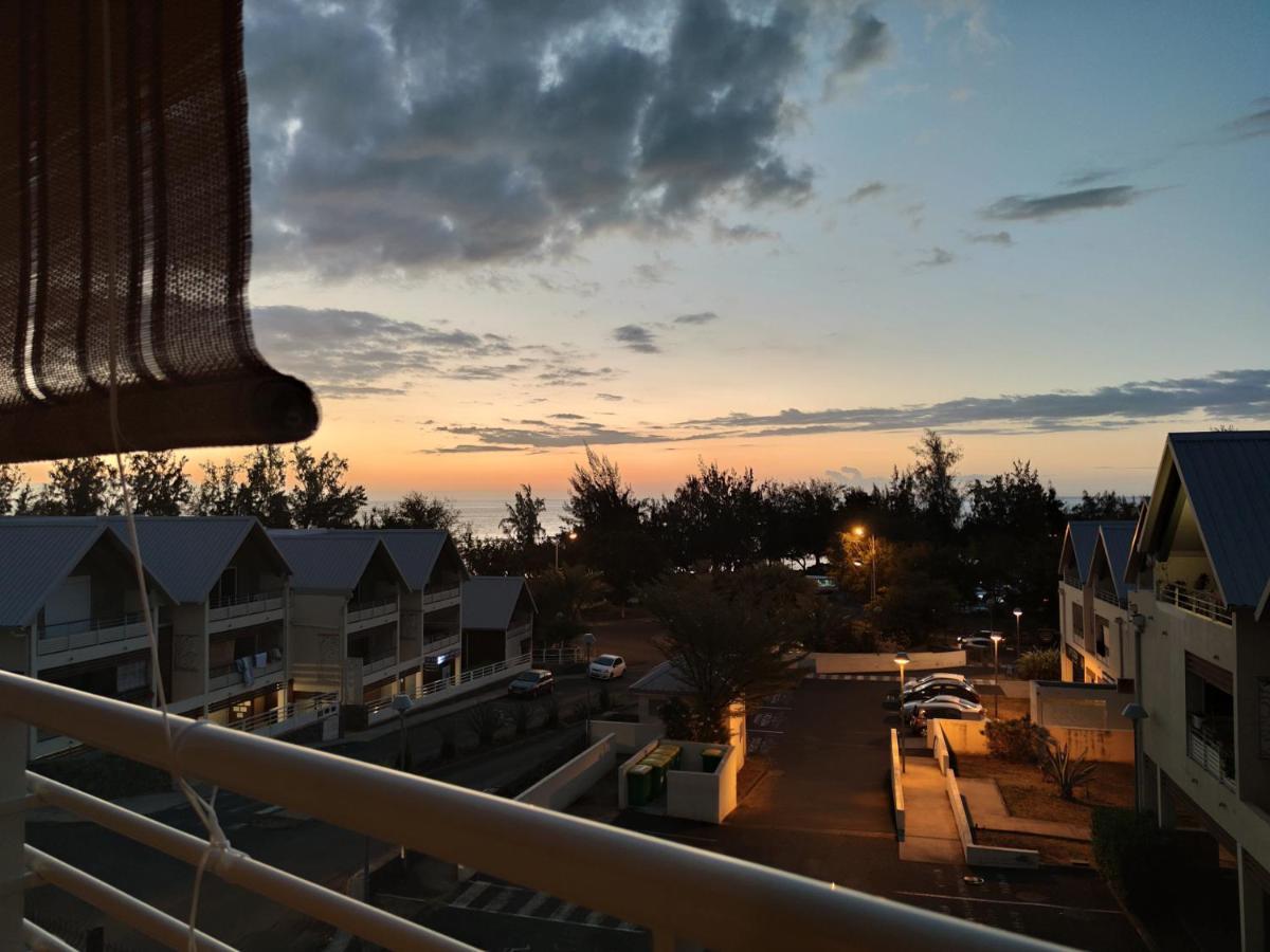 Location Saisonniere Meublee F2 St Leu Face Ocean A 1 Min Plage Daire Saint-Leu Dış mekan fotoğraf
